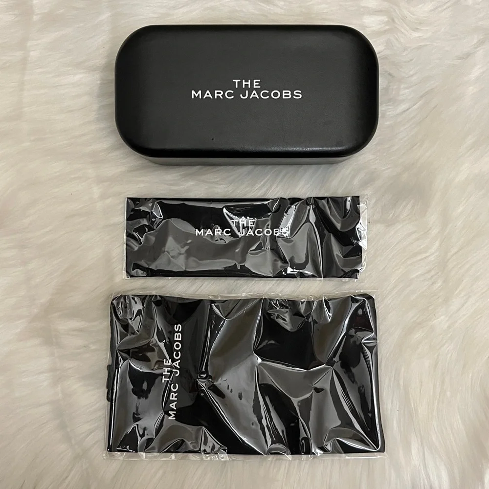 Marc Jacobs Black Sunglass Hardcase Drawstring Pouch Cleaning Cloth Bundle